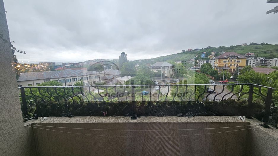 Apartament 2 camere, renovat,mobilat complet, parcare inclusa - Poză 3