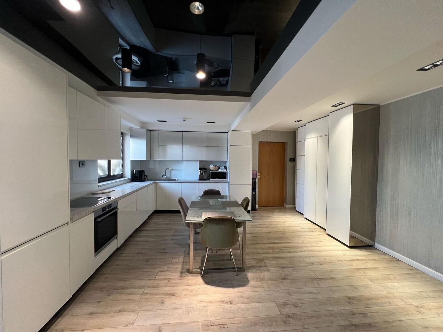 Apartament OTOPENI Central 3 camere LUX, parcare SUBTERANA - Poză 1