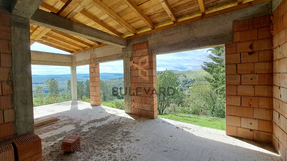 Casa la rosu 172 mp utili, 750 mp teren, view superb! - Poză 12