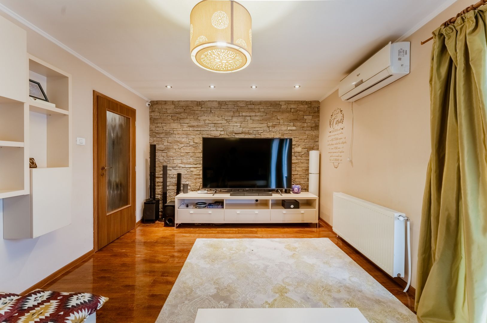 Apartament cu 3 camere în Alfa - Poză 1