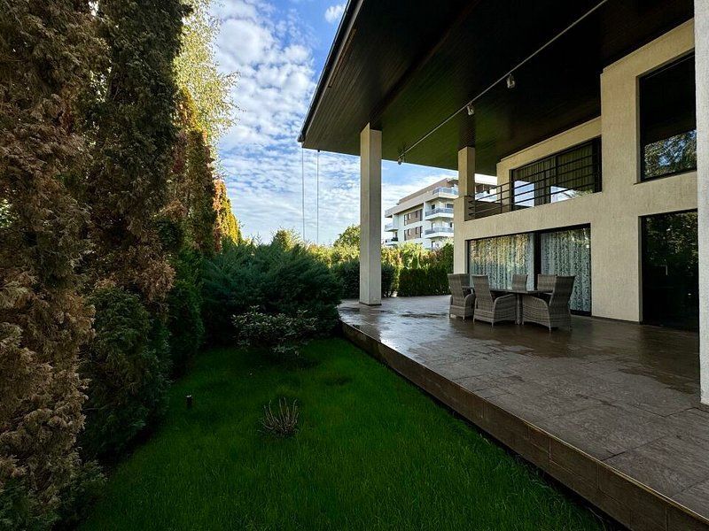 Vila lux de vanzare in cel mai dorit complex din Erou Iancu Nicolae-locatie rara - Poză 35