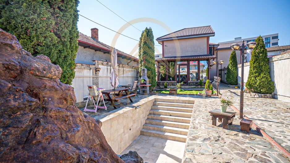 Casa De Vanzare in Palazu Mare - Teren de 455 mp cu Piscina si Garaj - Poză 3