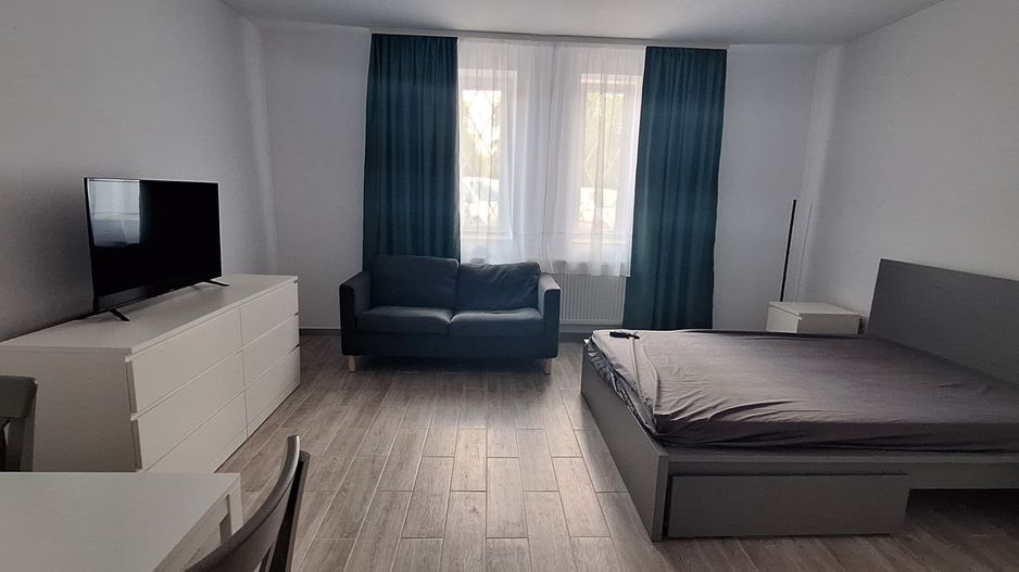 Apartament central cu o camera si loc de parcare - Poză 12