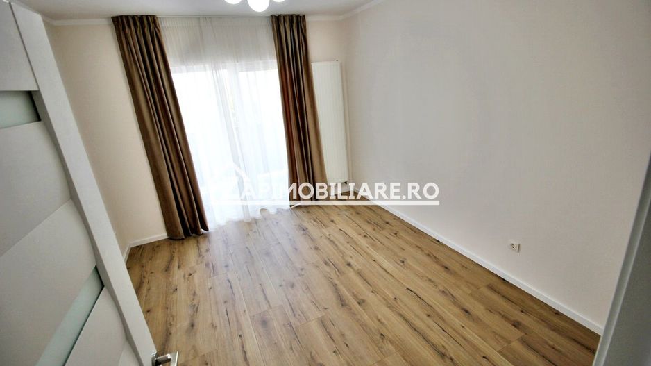 Apartament 3 camere,90mp,2 bai,1 pivnită,2 balcoane,bloc nou - Poză 4