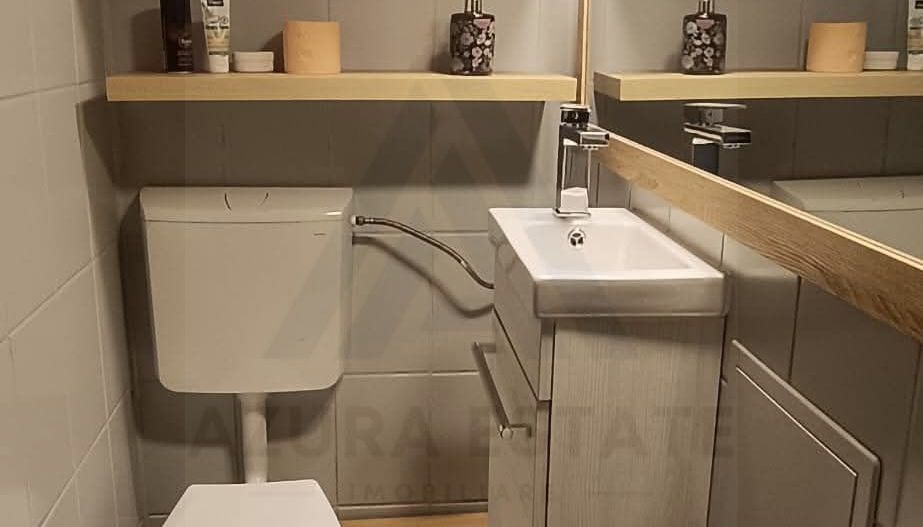 Apartament renovat 3 camere 66 mp utili 2 balcoane 2 bai zona Turnisor - Poză 9