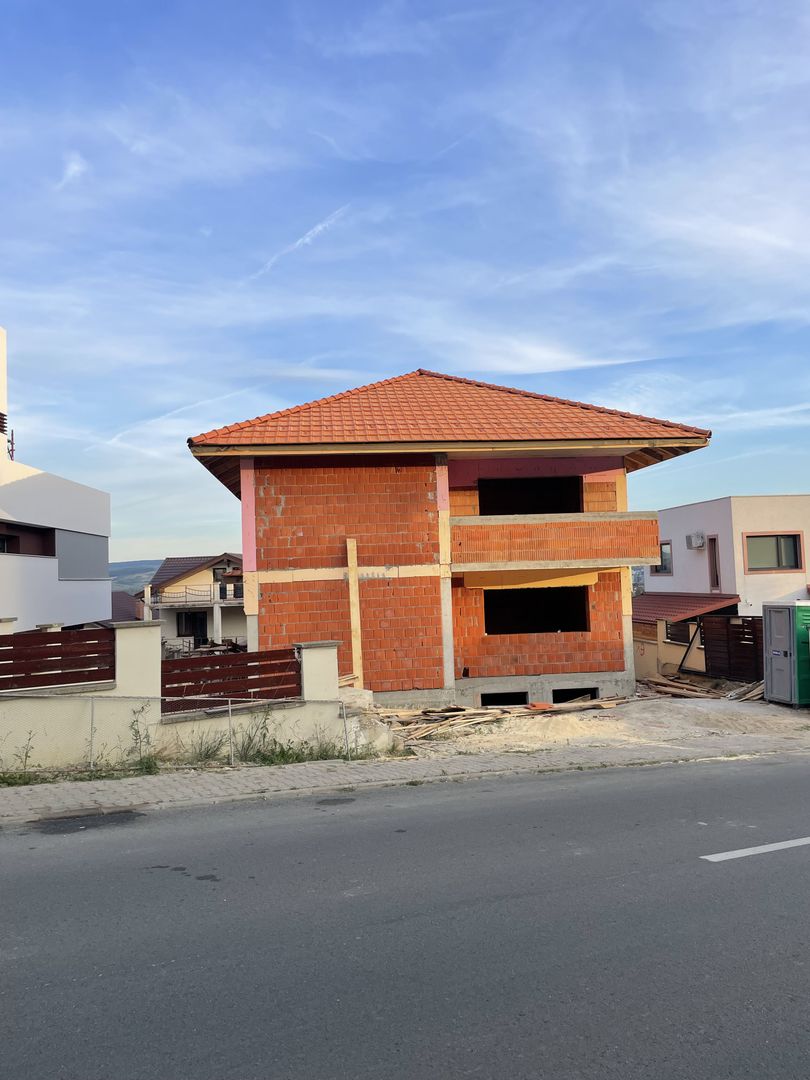 Casa cu 4 Apartamente - Poză 2