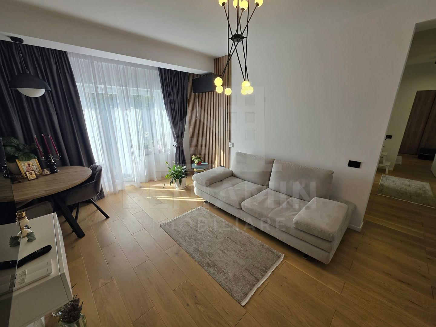 Apartament Superb 3 Camere- Ultracentral- Curte Privată 27mp-Parcare - Poză 1