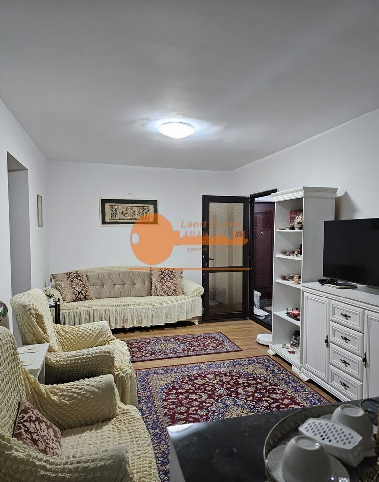 2 camere la 400m de metrou Favorit - Poză 1