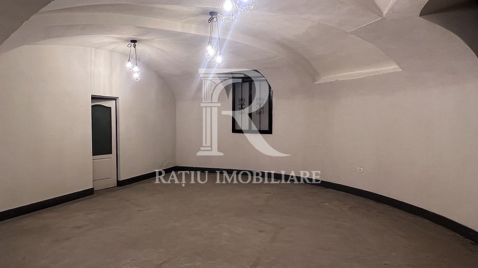 Spațiu Comercial în Imobil Istoric | Locație Ultracentrală | Oradea - Poză 17