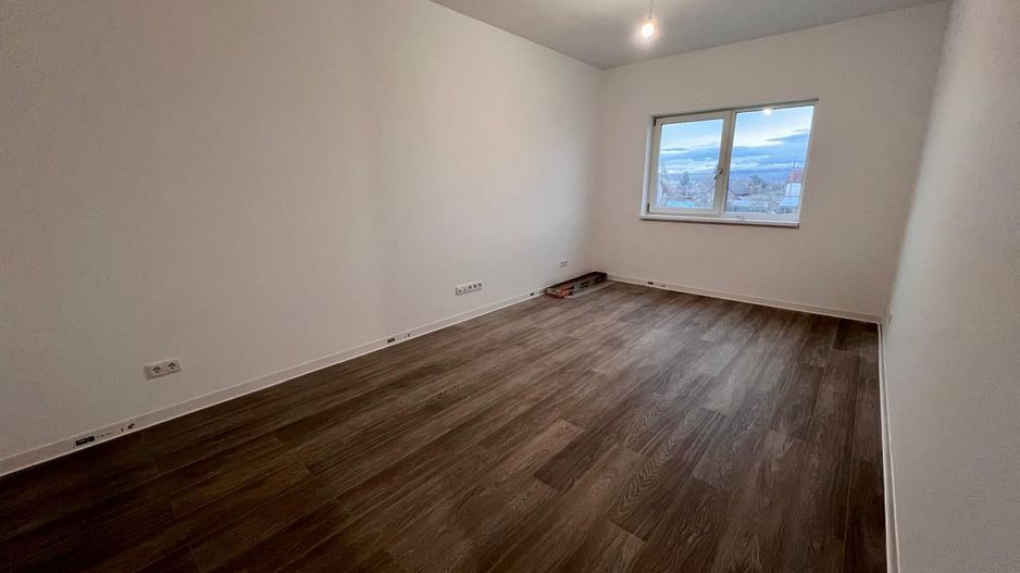 Apartament 3 camere, 2 bai si curte  in Selimbar - Poză 4