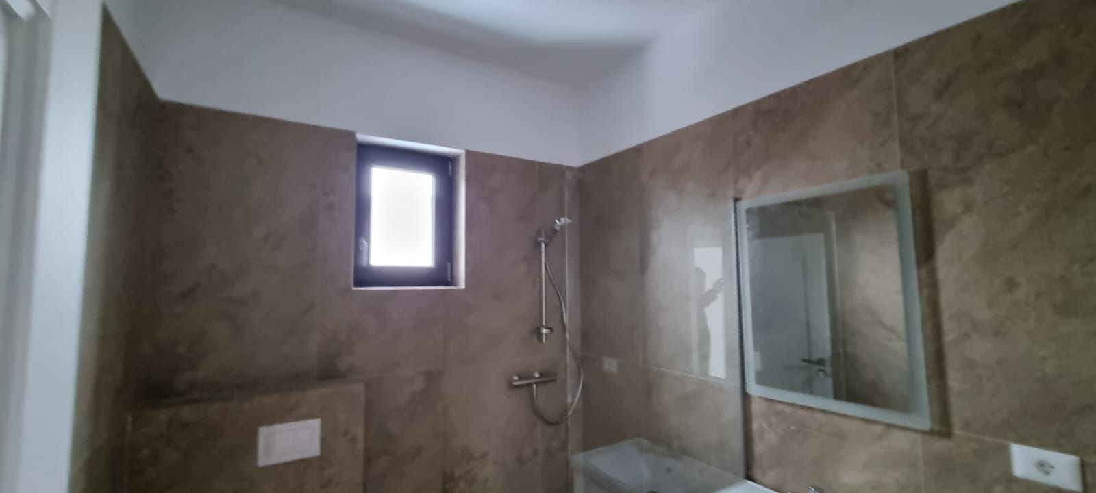 Reședință Modernă cu Finisaje Distinse - Poză 46