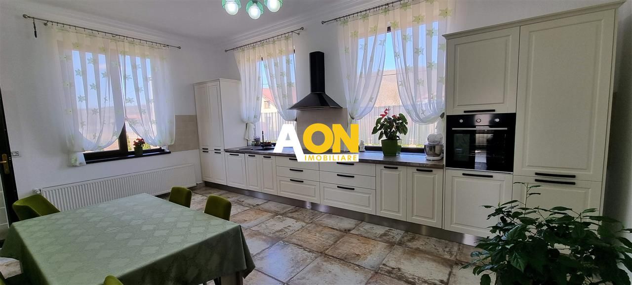 Casa 4 camere finisaje de lux 950 mp teren Com. Ciugud - Poză 8