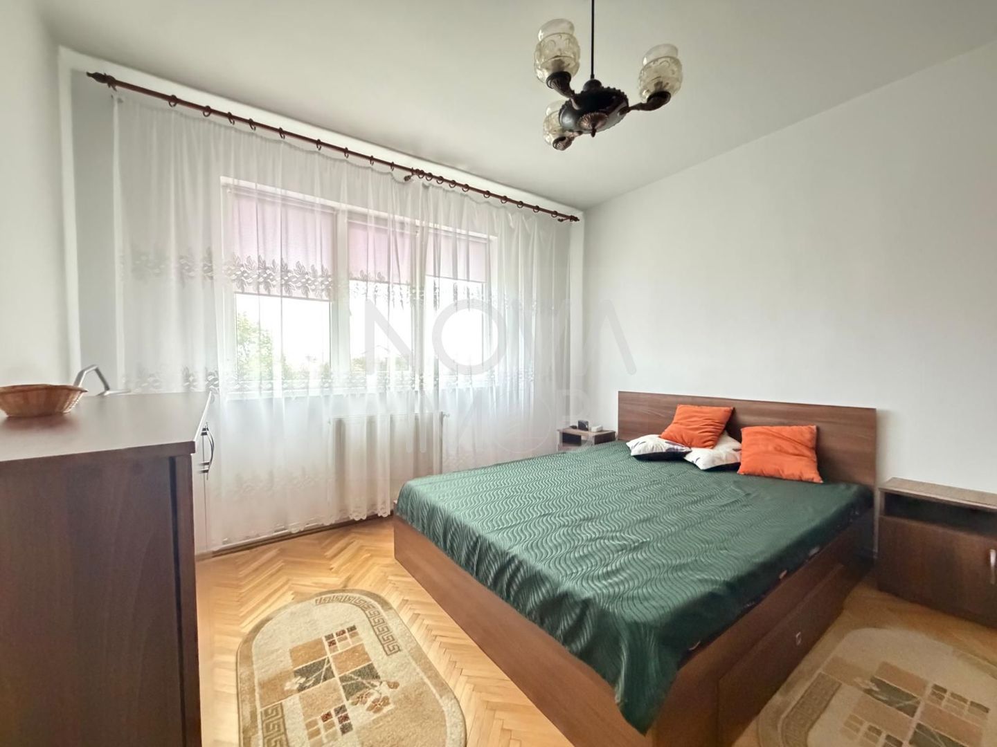 Apartament de inchiriat 3 camere etajul 4, cu lift,  Zona Vasile Aaron - Poză 5