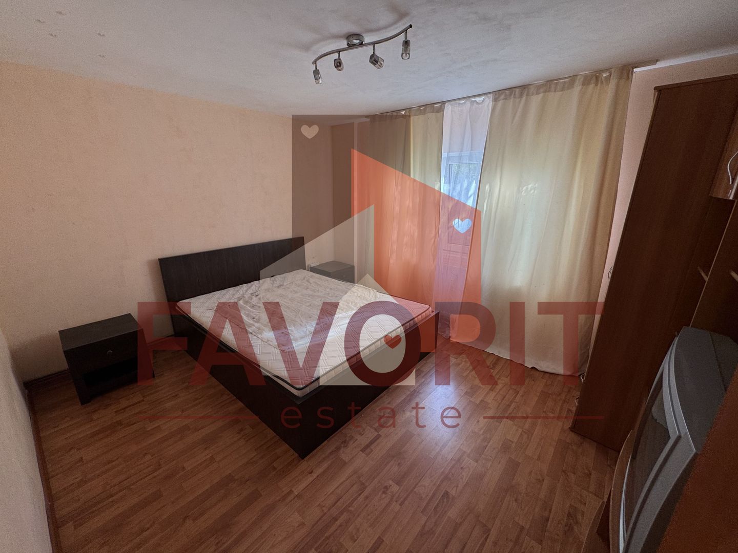 Disponibil imediat. Etaj 1. Centrala proprie. Vedere pe 2 parti. - Poză 12