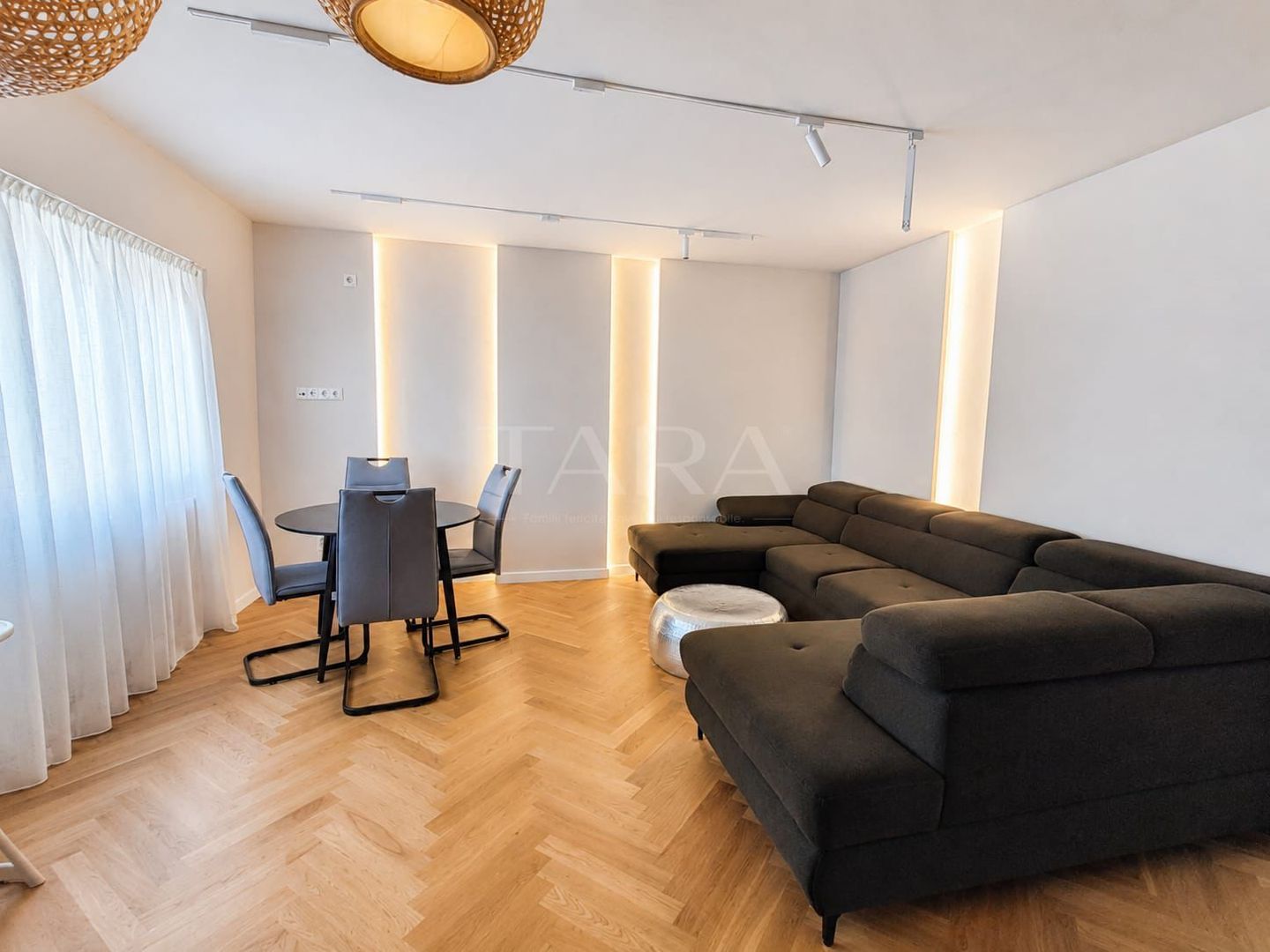 Prima închiriere! Apartament 3 camere, view spectaculos, Zorilor. - Poză 2