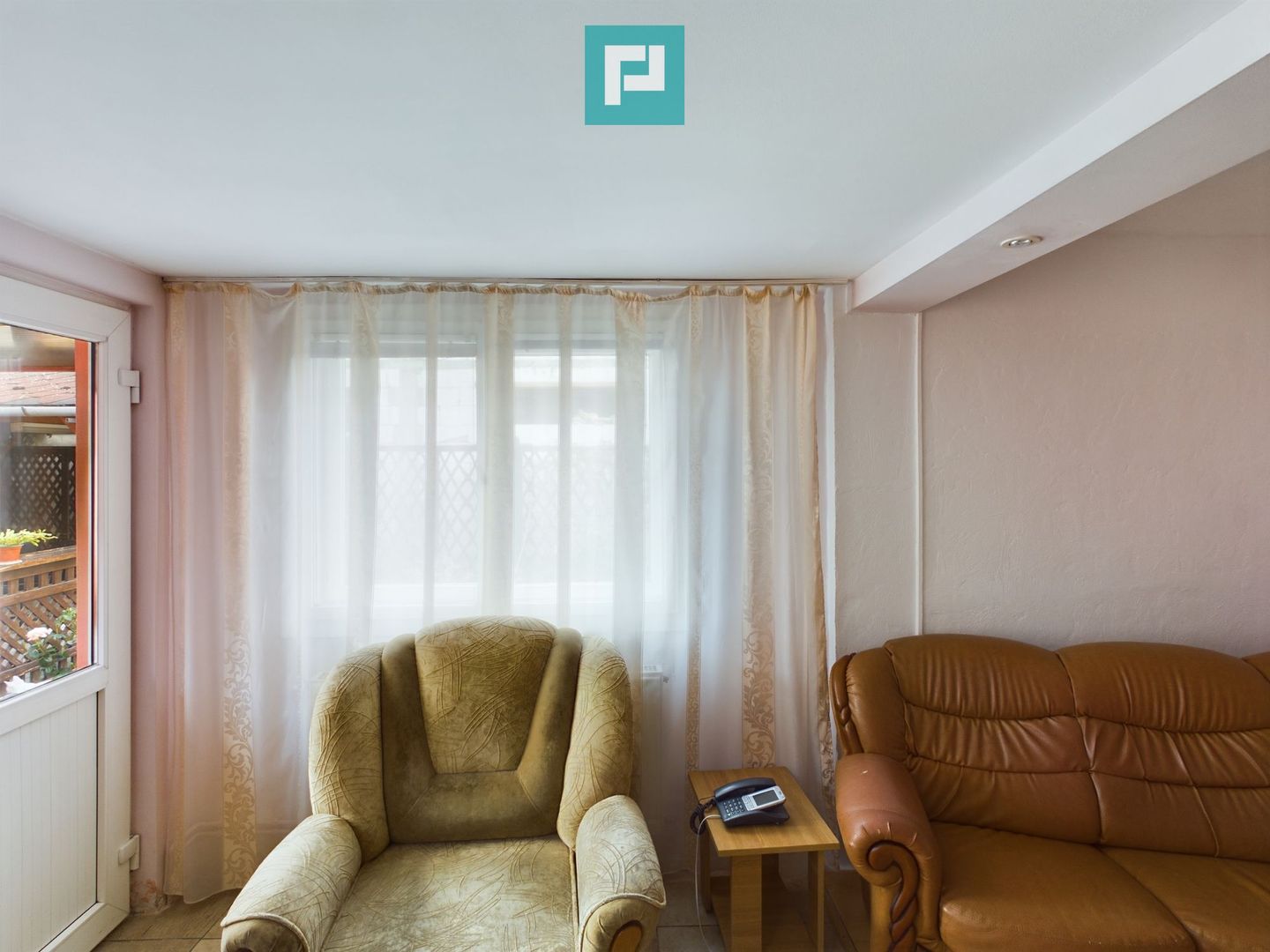 Casă cu 7 camere și 2 băi in Grădiște - Poză 15