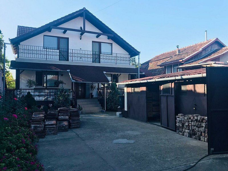 De vanzare casa D+P+M situat in Aradul nou, avand curte proprie - Poză 1