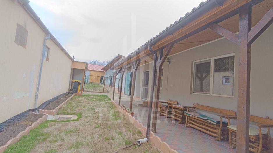 Casă de vânzare în satul Roșia cu vedere panoramică spre Munții Făgăras - Poză 9