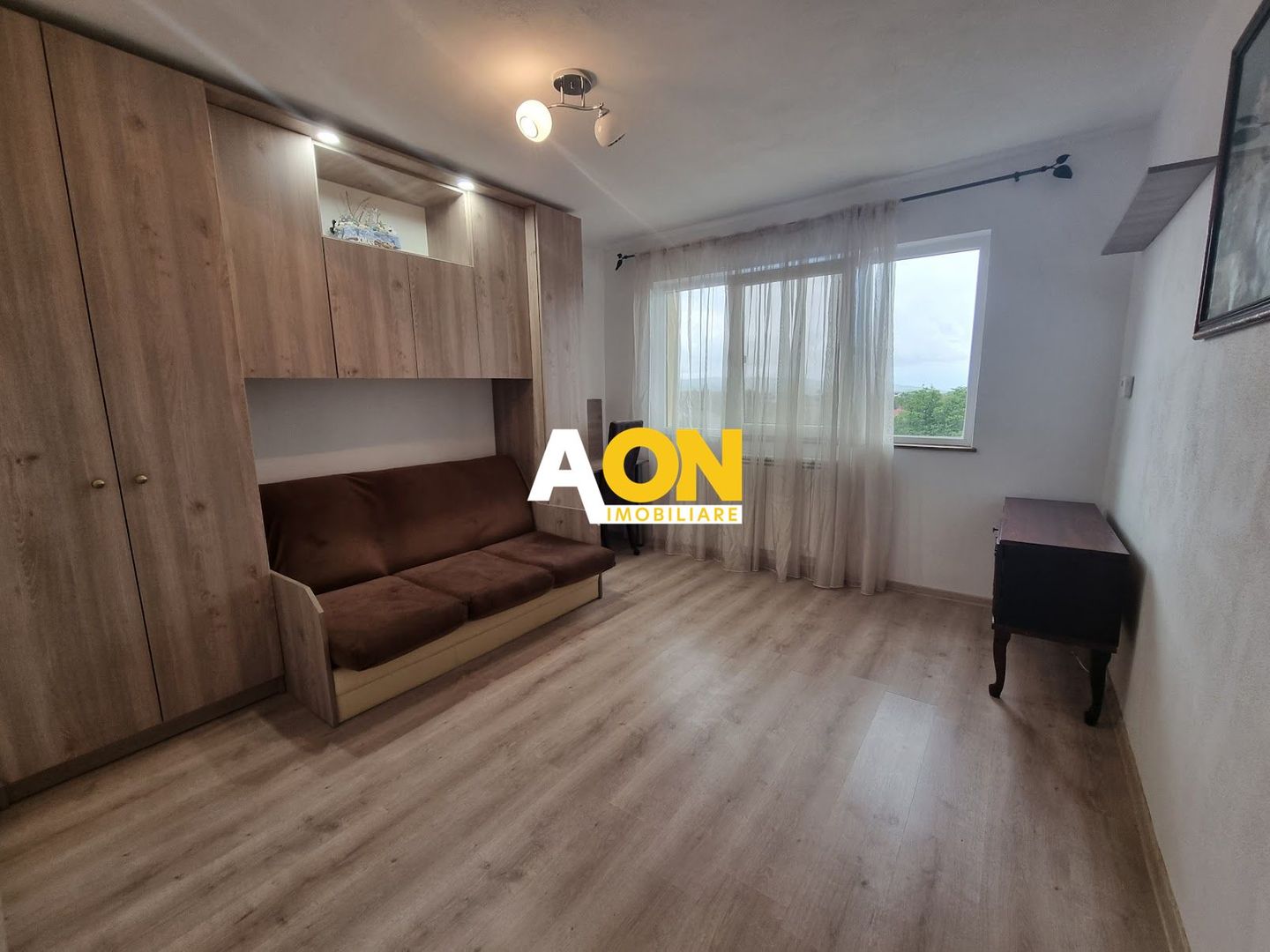 Apartament cu 2 Camere, Decomandat, Zona Cetate - Poză 2