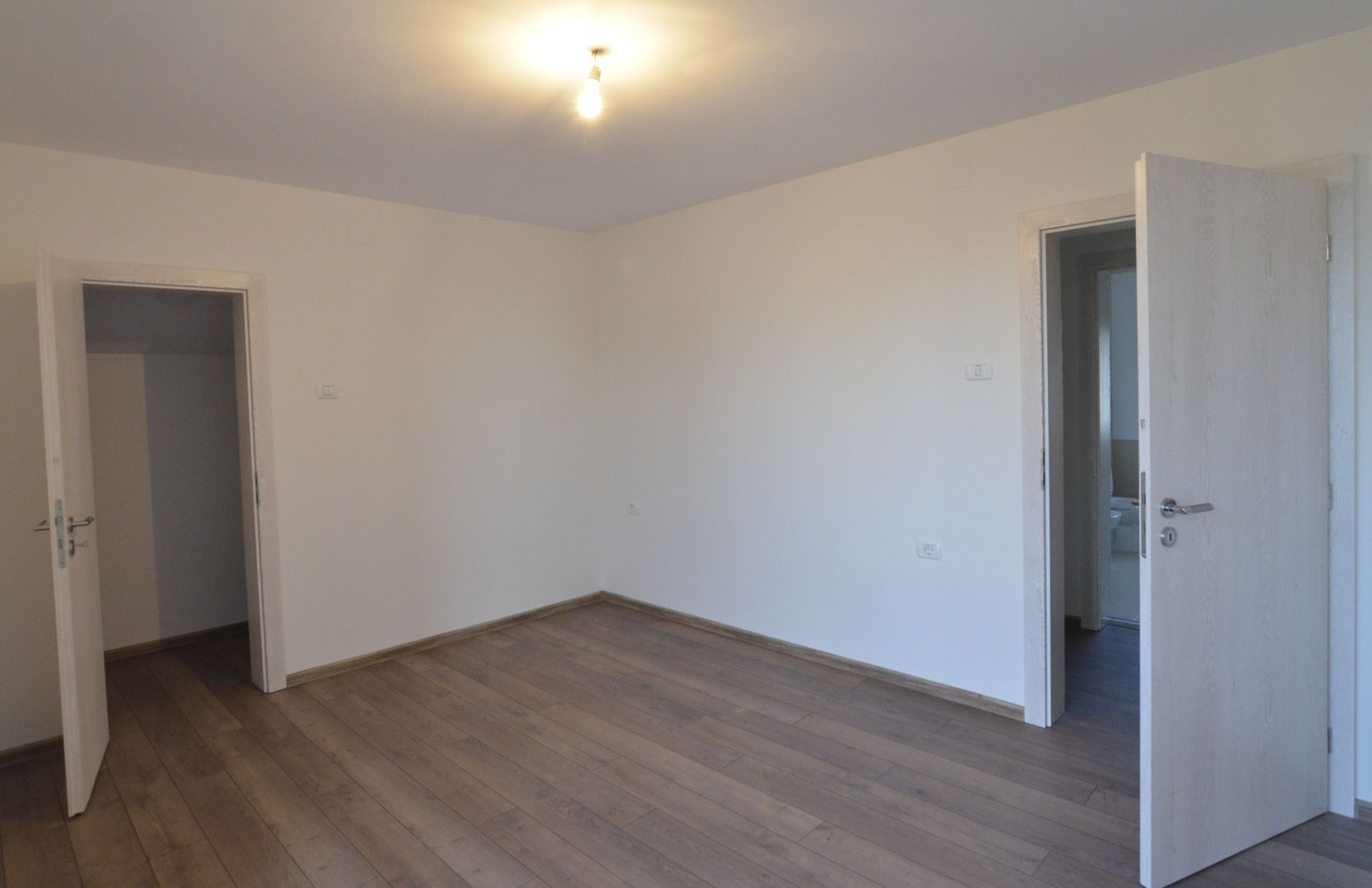 Inchiriem casa noua individuala 4 camere cu garaj - Poză 13
