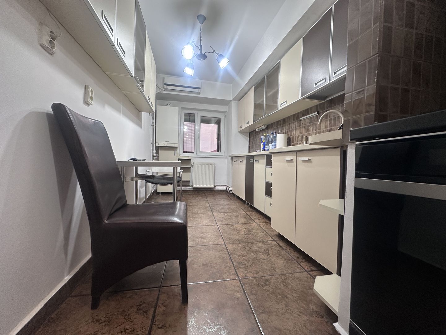DE ÎNCHIRIAT! Apartament în inima Municipiului Târgoviște! - Poză 10