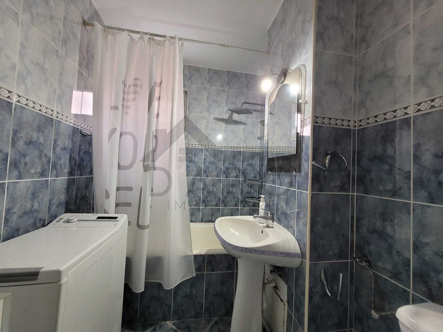Vand apartament cu 2 camere, etaj 1 pe Bulevardul Pandurilor - Poză 2