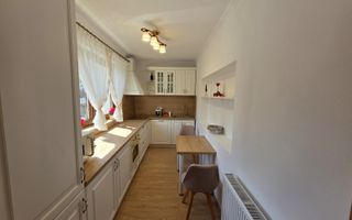 Apartament la casa 2 dormitoare terasa si curte proprie Sub Arini - Poză 9