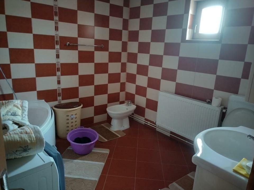 Casa de vanzare in Sanpetru cu 650mp teren - Poză 9