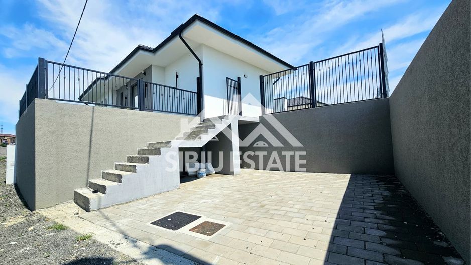 Casa pe parter, cu priveliste panoramica partial finisata - Poză 13