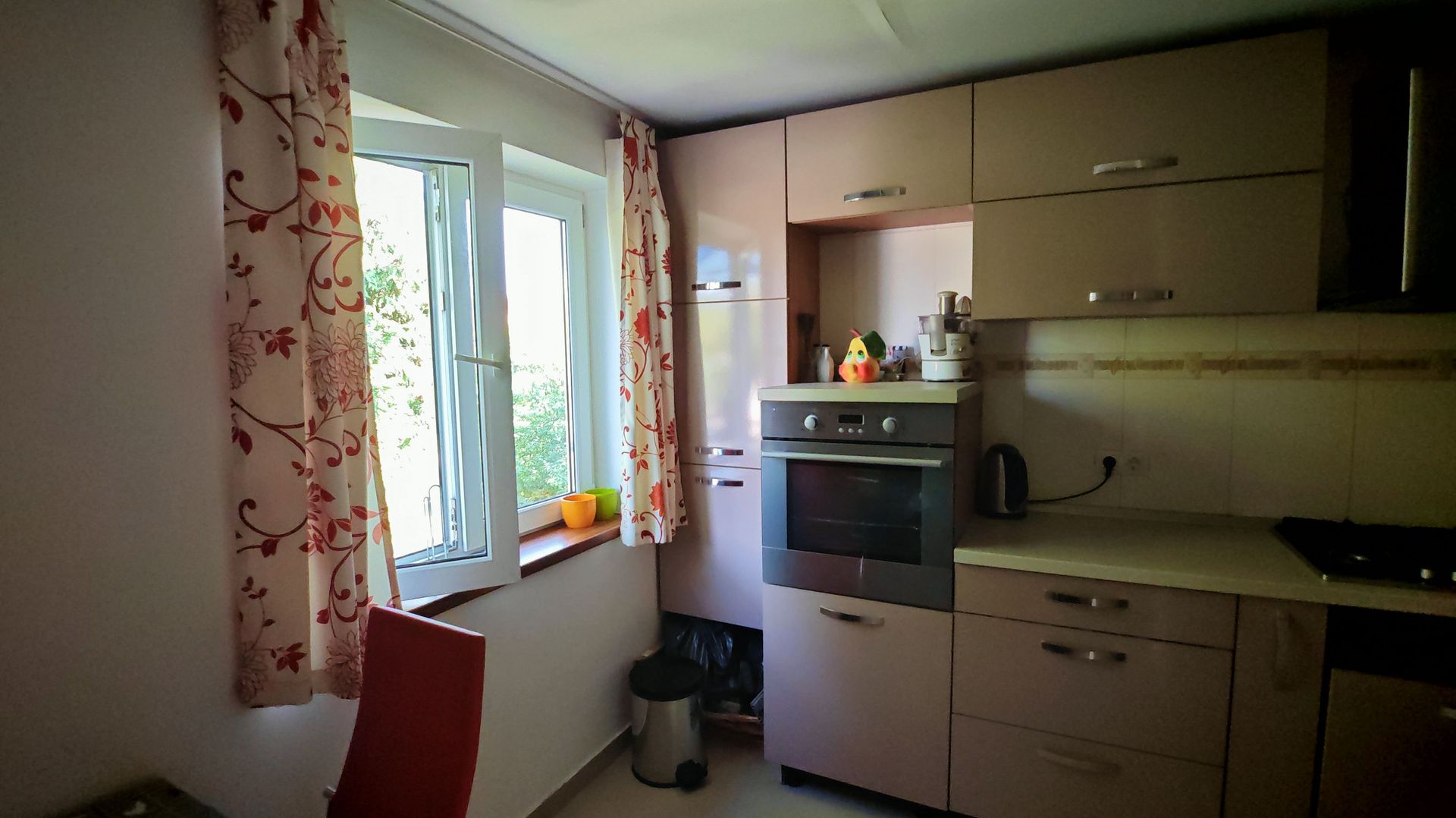 Apartament la casa + anexa gospodareasca, zona Blumana -Bartolomeu. - Poză 1