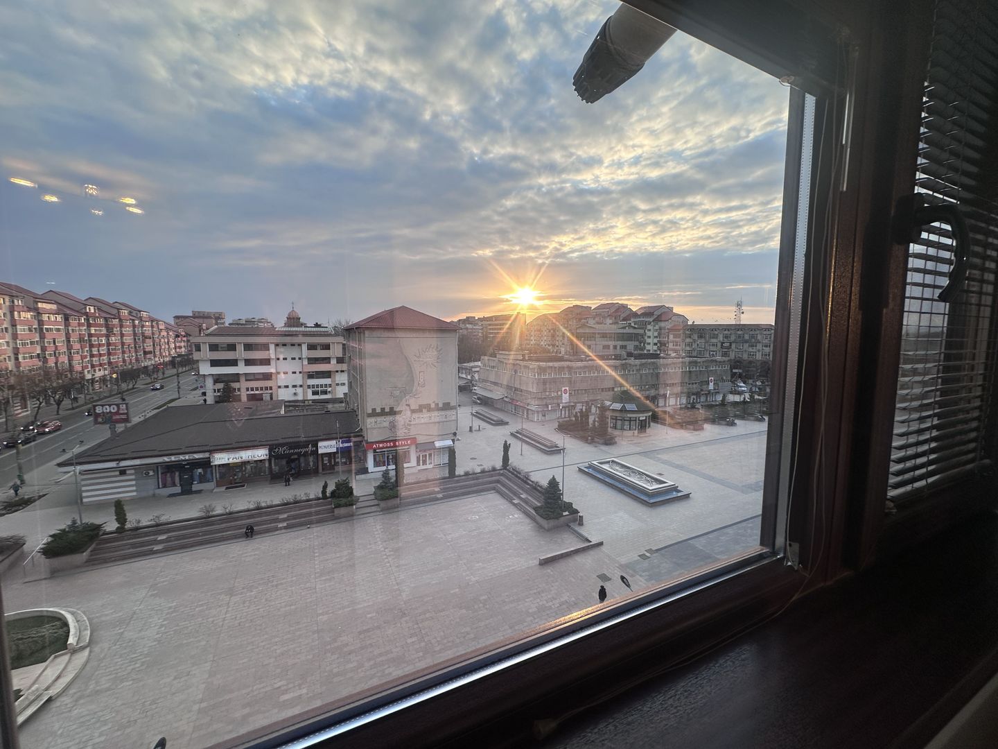 DE ÎNCHIRIAT! Apartament în inima Municipiului Târgoviște! - Poză 1