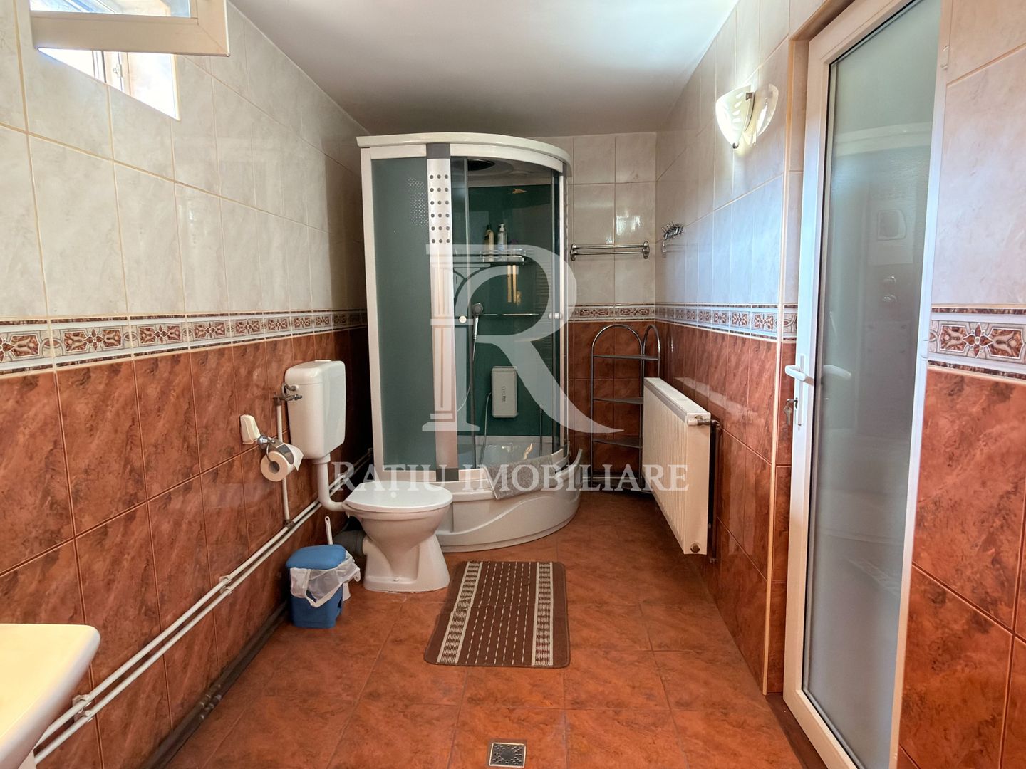 Casă cu spațiu comercial | Curte | Garaj | Parcare | Nojorid - Poză 18