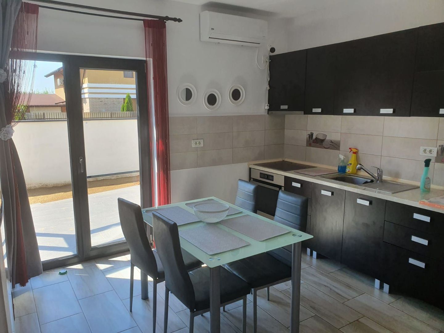 Casa cu 4 camere si garaj - Poză 3
