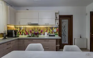 Vilă renovată P+1+M  | Foișor vitrat, grădină și jacuzzi - Poză 30