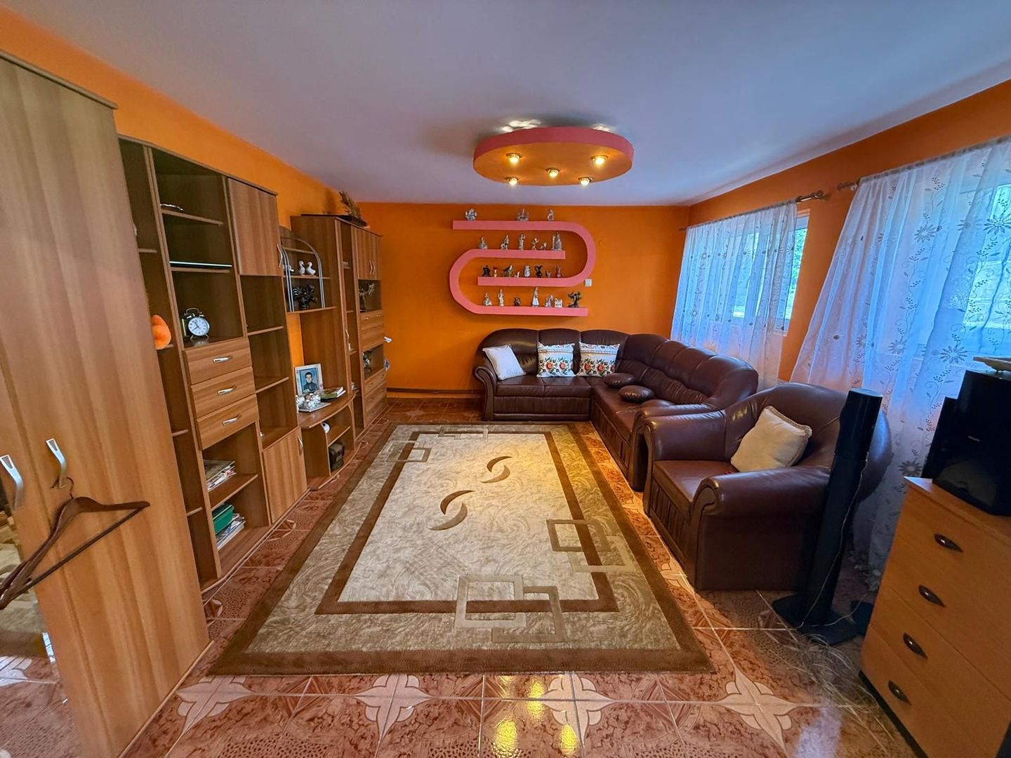 Vila S+P+1,+ garaj inchis + terasa si teren intravilan 6300 mp - Poză 8