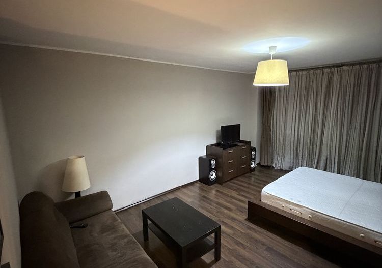 Închiriez garsonieră modernă, Piața Muncii, aproape de metrou - Poză 1