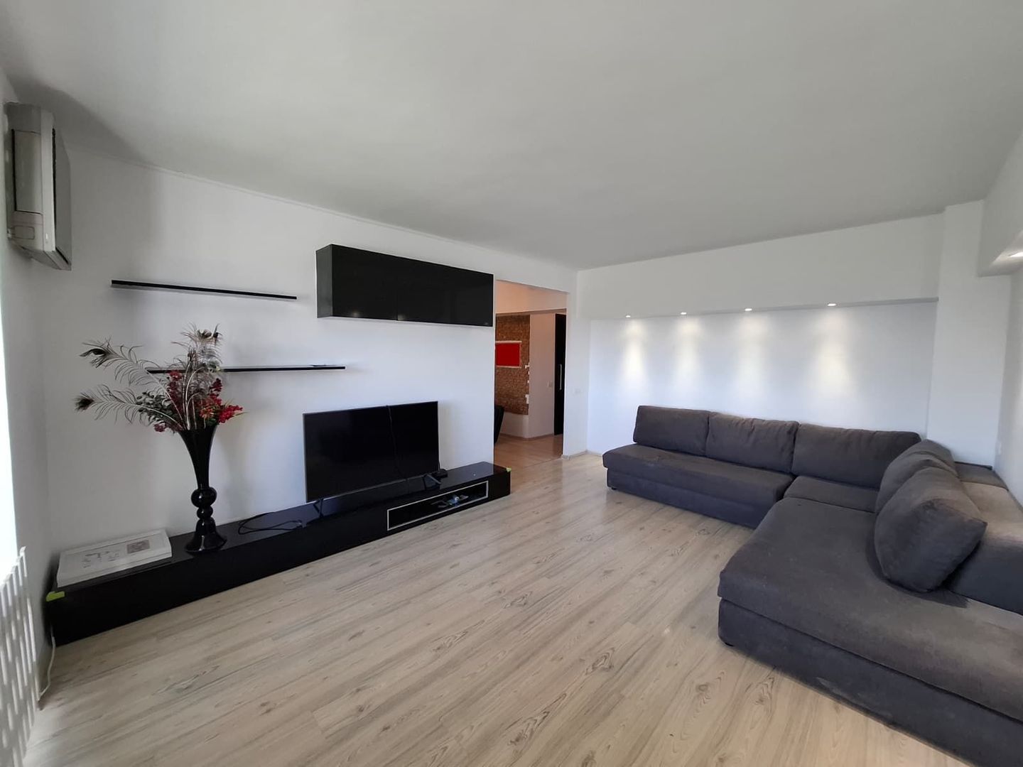 Apartament 3 Camere Decomandat, Renovat, Mobilat , Utilat  L355 - Poză 1