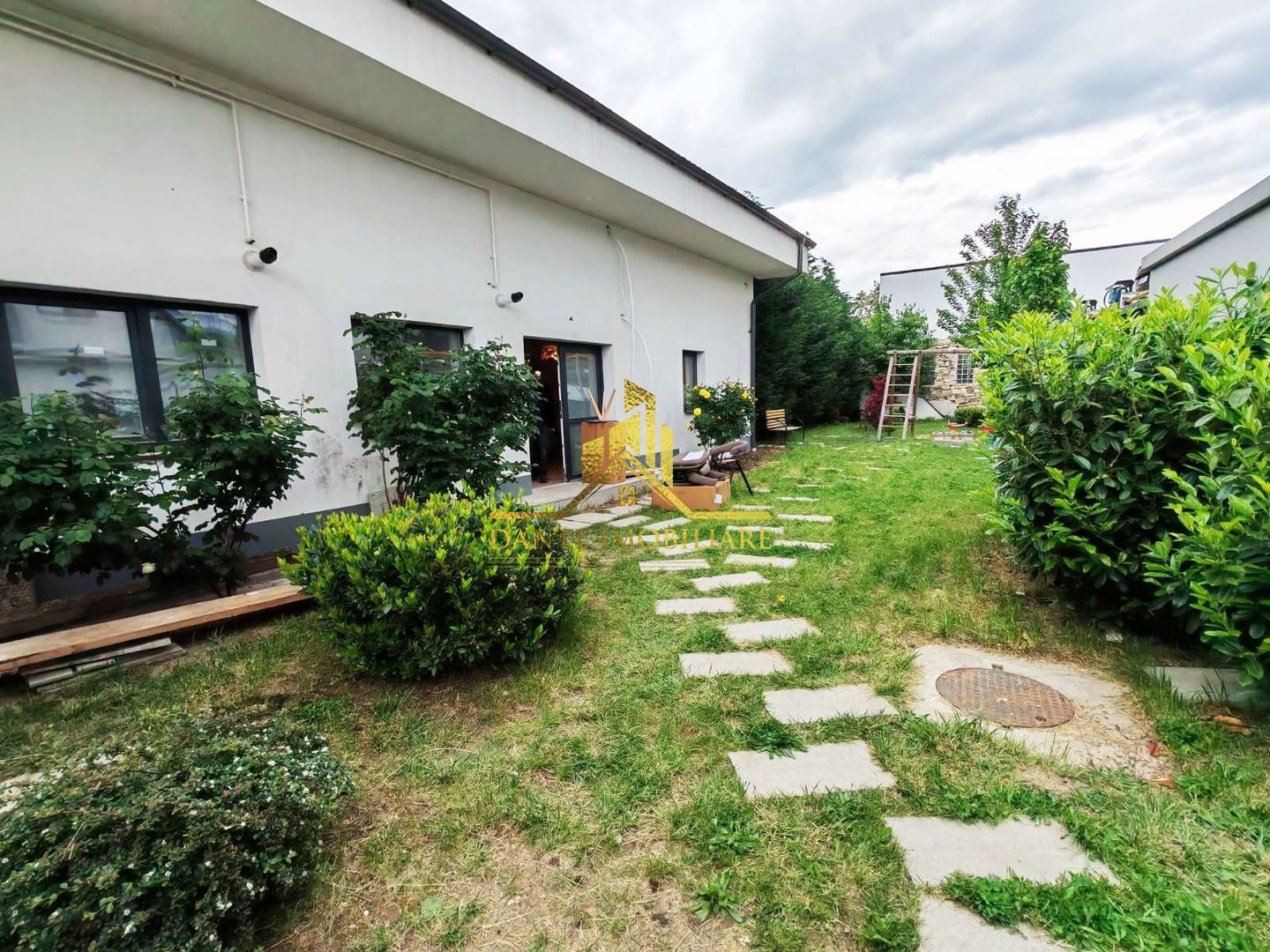 Casa, 3 camere, 2 bai, TOTUL NOU, ultrafinisata, parcare, Central - Poză 8