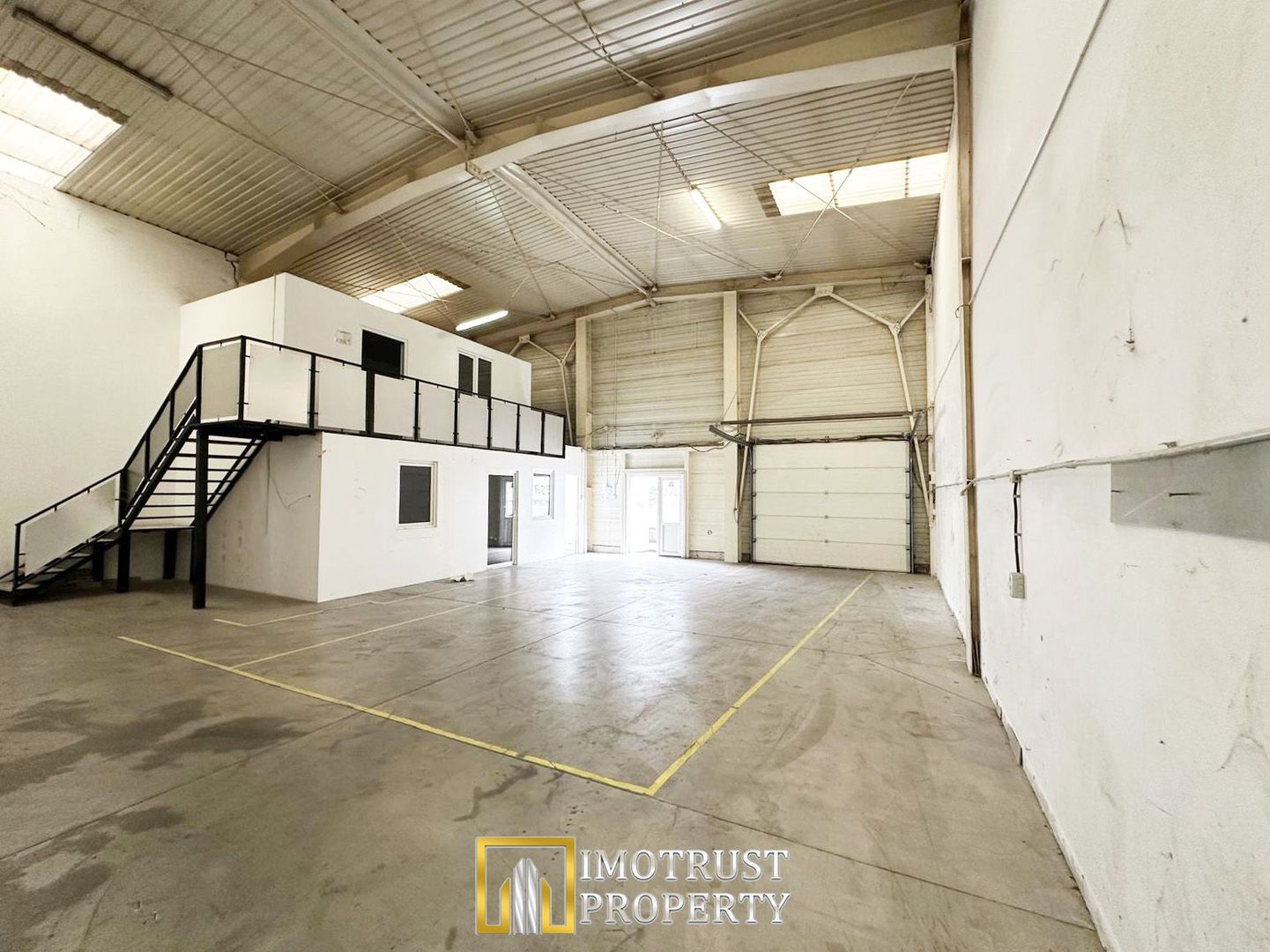 Hala mica de inchiriat Arad central 167 mp, cost redus, acces TIR - Poză 4