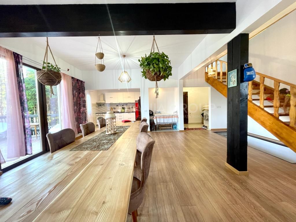 INVESTITIE Vila moderna + vila la rosu, teren 1480 padure - Poză 4