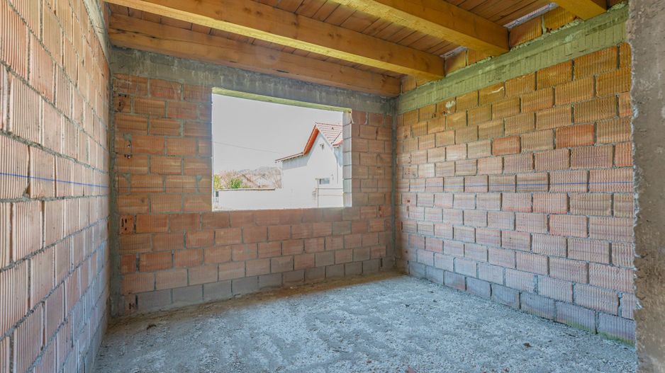 Oportunitate Casă la Roșu în Harman – Ideală pentru Personalizare - Poză 11