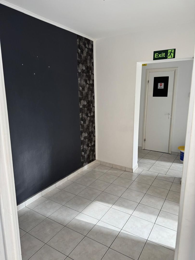 De închiriat: apartament 3 camere - nemobilat - ideal birou - Gorjului - Poză 9