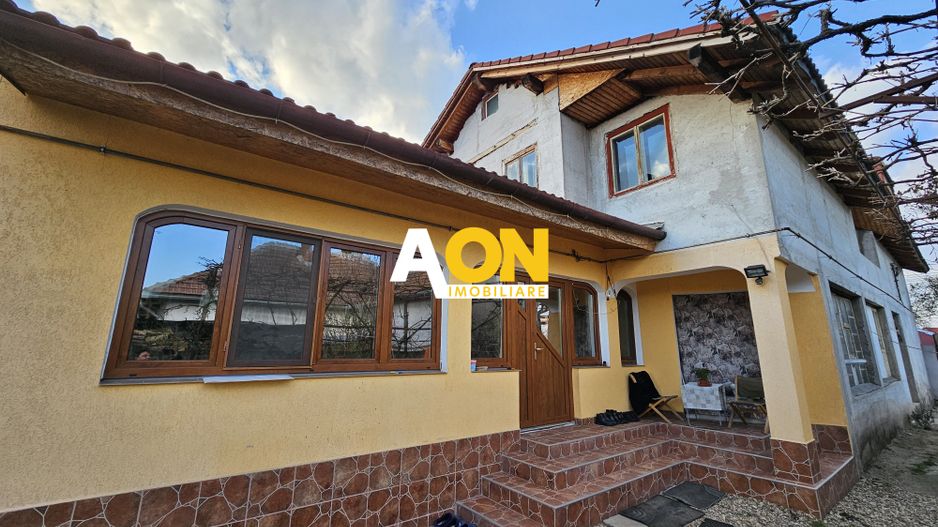 Casa 4 camere, 300 mp utili, 562 mp teren, zona Centru - Poză 1