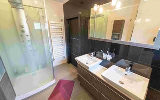 "Acasa" in Vatra Luminoasa - Poză 12