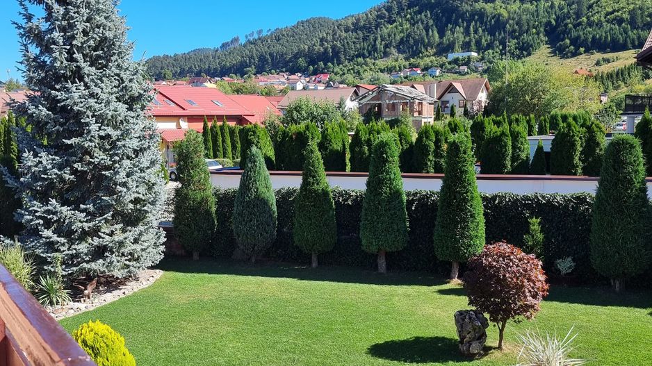 CASA INDIVIDUALA , MODERNA LA POALELE MUNTILOR!! - Poză 1