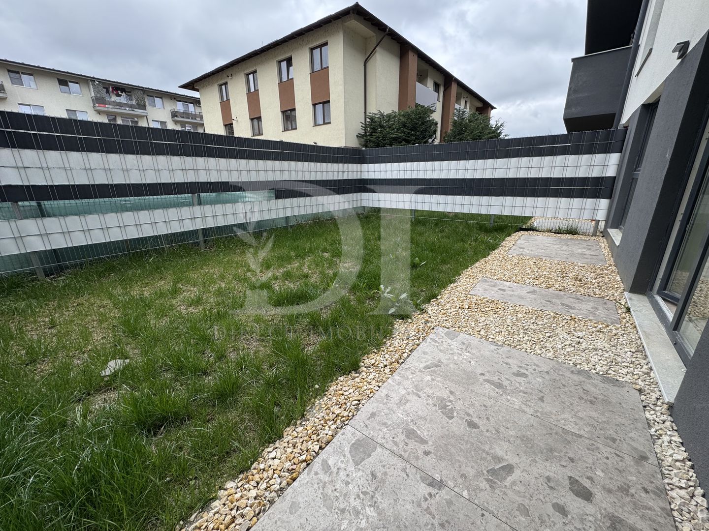 Apartament ultramodern / gradina de 43 mp - Poză 37