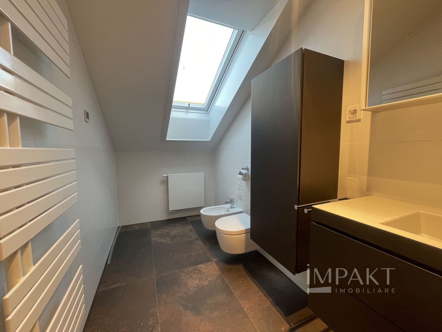 Casă de închiriat cu finisaje de excepție în Zona Semicentrală - Poză 12