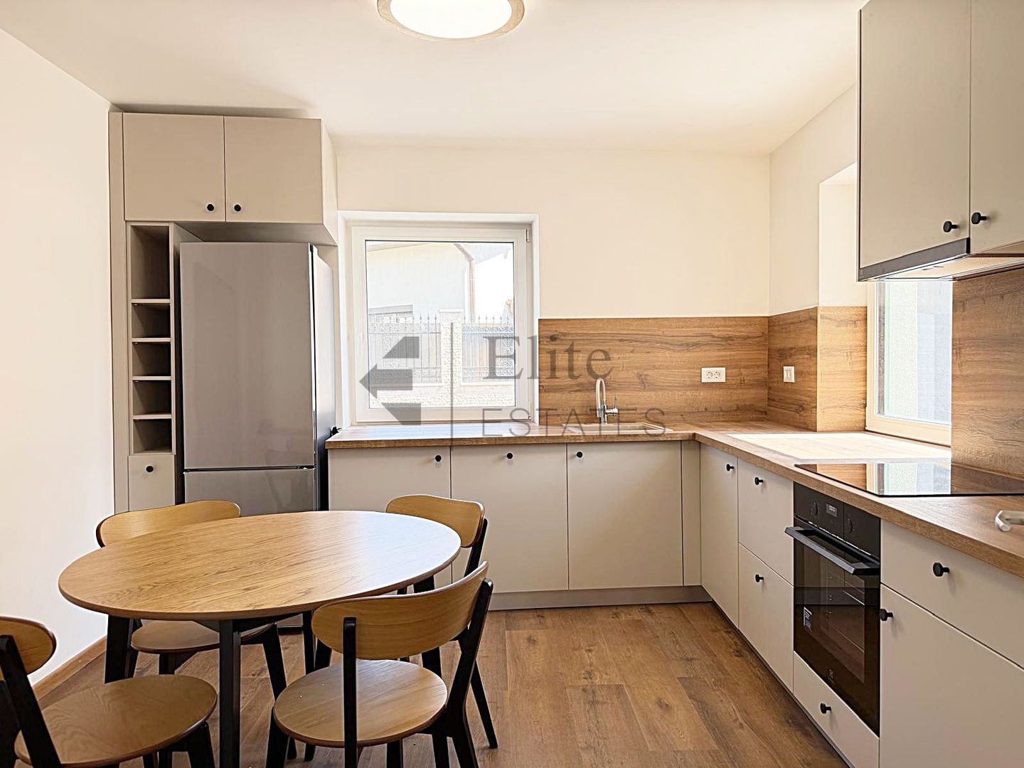 Casa noua singura in curte, ultracentral in Oradea - Poză 2