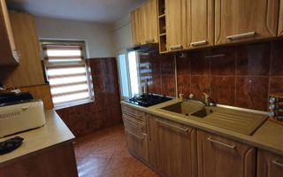 Casa cu 7 camere, 2 spatii comerciale, pretabila pt. birouri, Centru - Poză 17