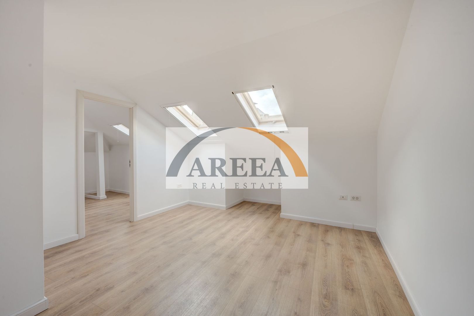 VILA RENOVATA SI ELEGANTA - 131 mp, 6 camere - Mitropolie / Unirii - Poză 21